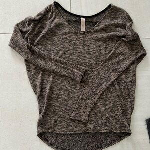 Jolie light v neck sweater